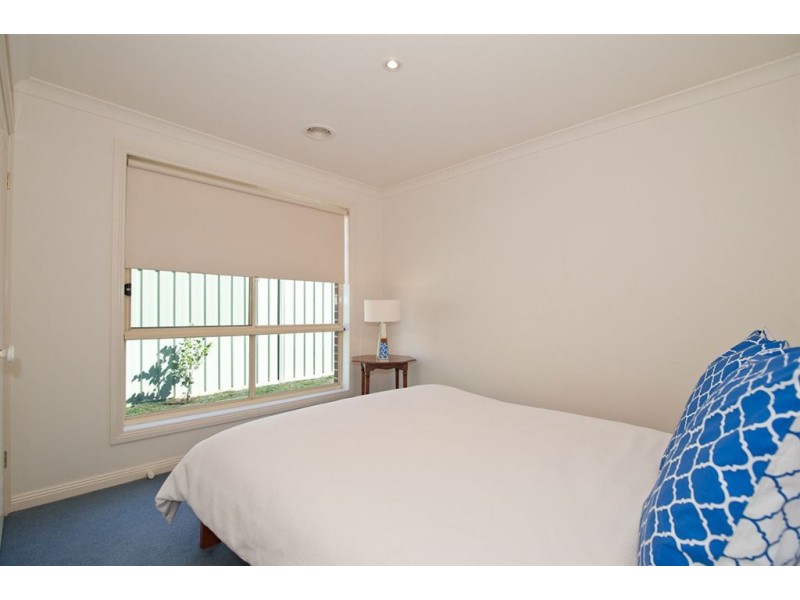 22 Ayrvale Avenue, Lake Gardens VIC 3355