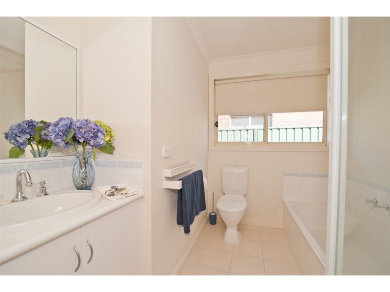 22 Ayrvale Avenue, Lake Gardens VIC 3355