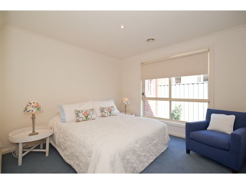 22 Ayrvale Avenue, Lake Gardens VIC 3355