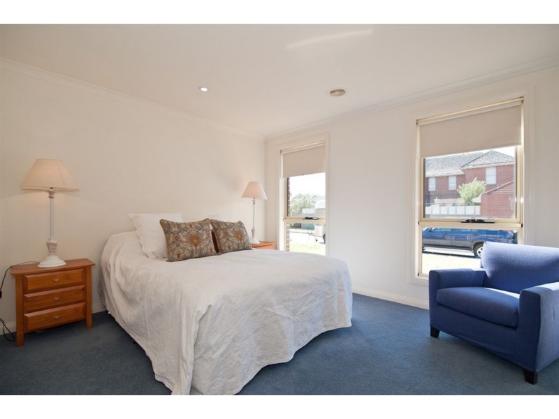 22 Ayrvale Avenue, Lake Gardens VIC 3355