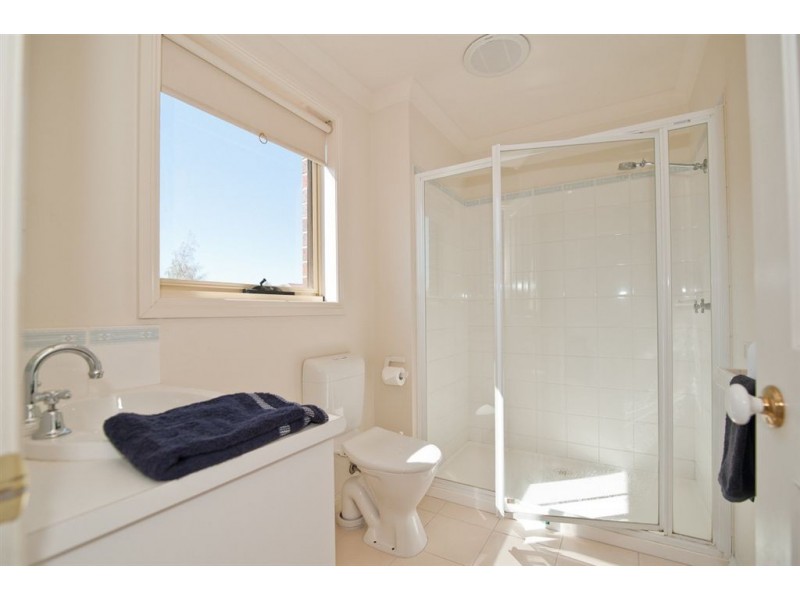 22 Ayrvale Avenue, Lake Gardens VIC 3355