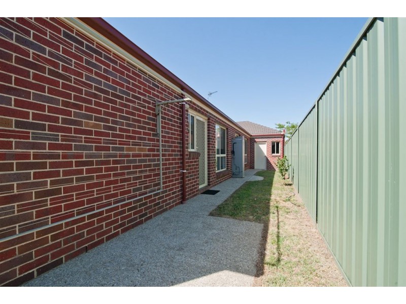 22 Ayrvale Avenue, Lake Gardens VIC 3355