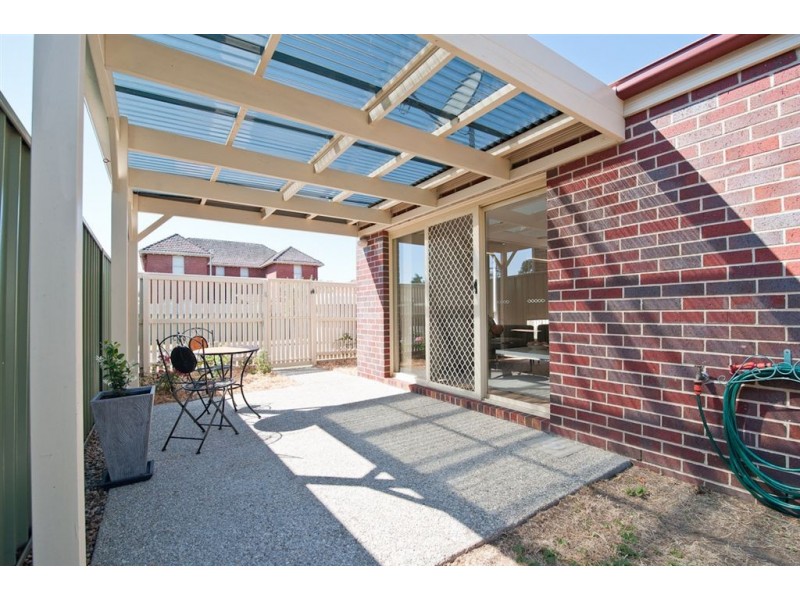 22 Ayrvale Avenue, Lake Gardens VIC 3355