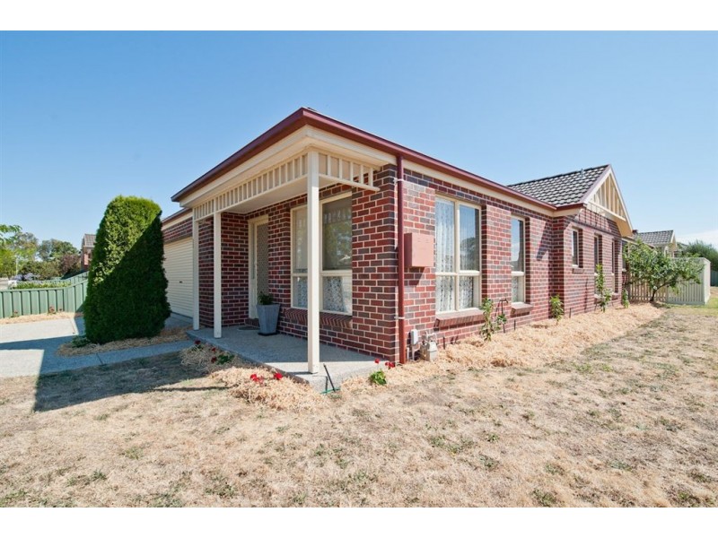 22 Ayrvale Avenue, Lake Gardens VIC 3355