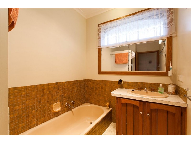 38 Moore Street, Creswick VIC 3363