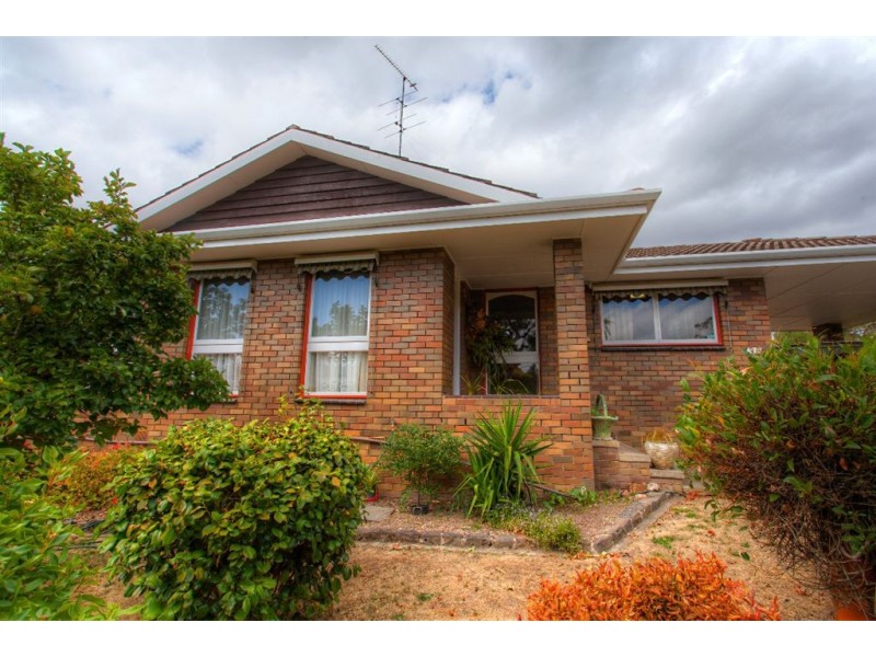 38 Moore Street, Creswick VIC 3363