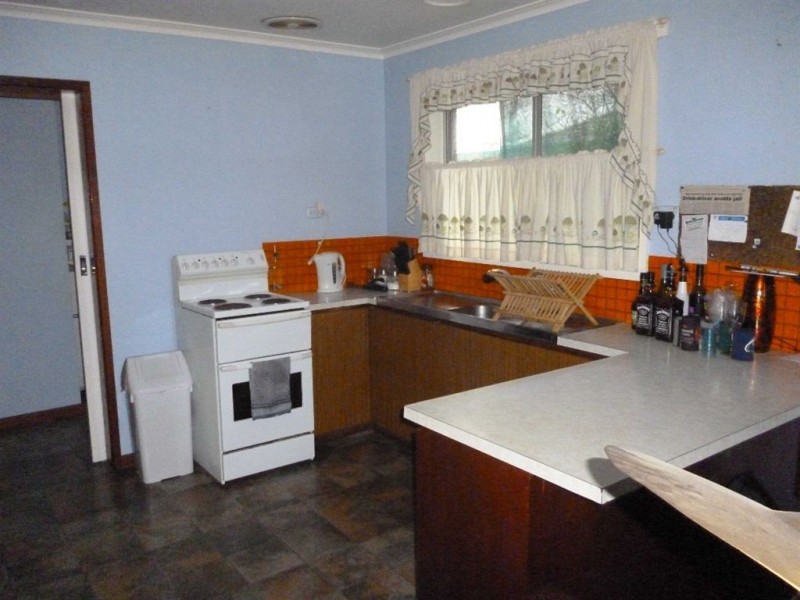 6 Yew Street, Wendouree VIC 3355