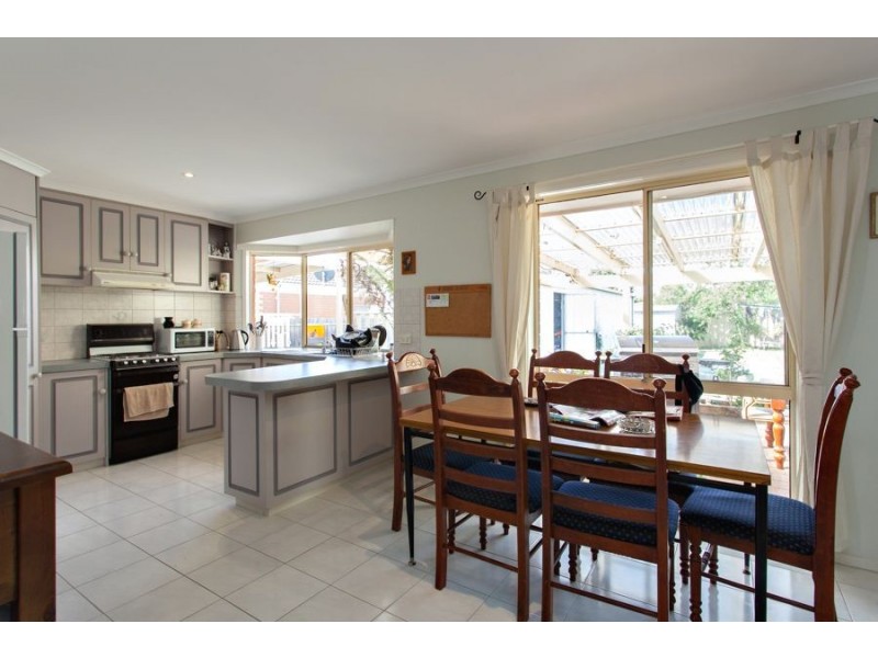 43 McNulty Drive, Wendouree VIC 3355