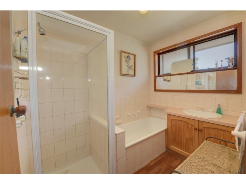 5 Cook Close, Sebastopol VIC 3356