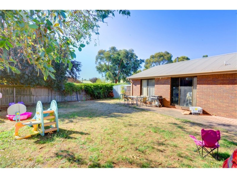 5 Cook Close, Sebastopol VIC 3356