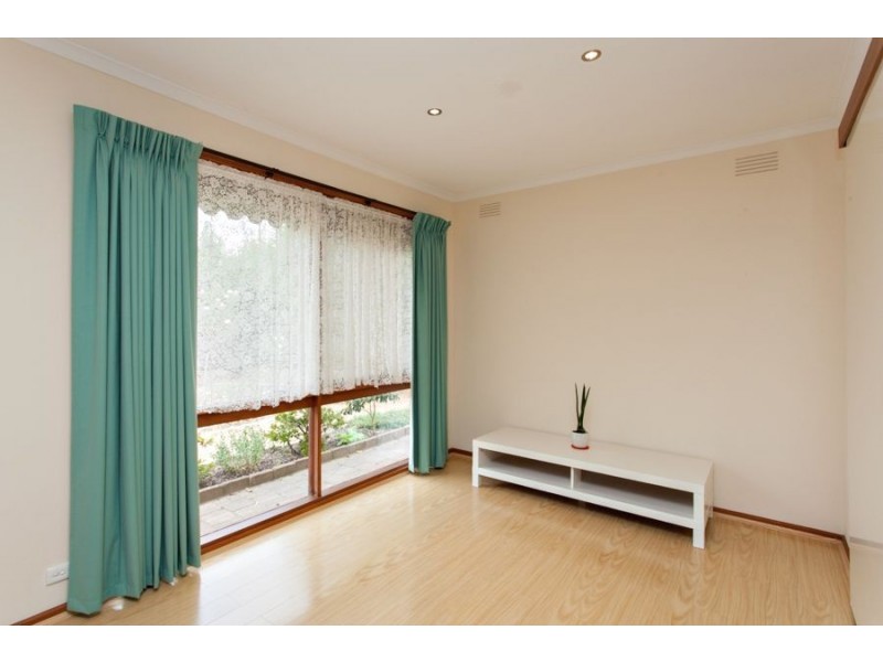 2 Milverton Lane, Canadian VIC 3350