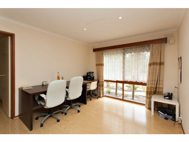 2 Milverton Lane, Canadian VIC 3350