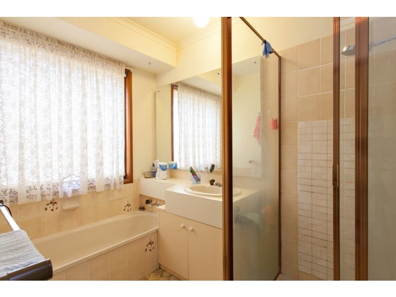 2 Milverton Lane, Canadian VIC 3350