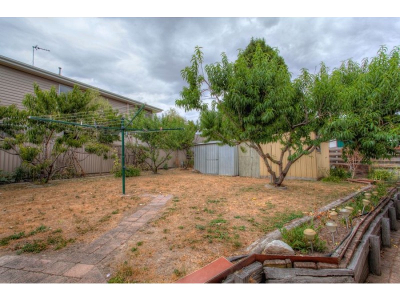 2 Milverton Lane, Canadian VIC 3350