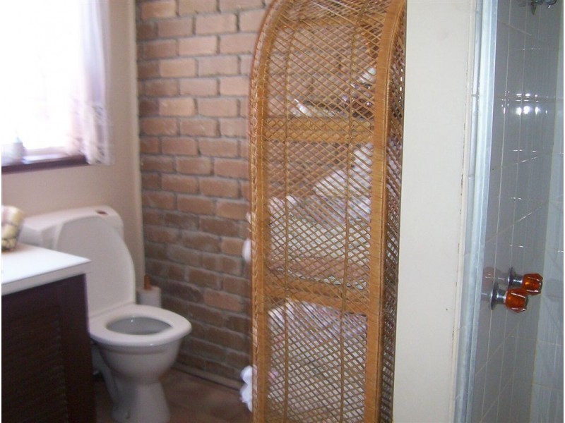 2/6 Rowan Parade, Wendouree VIC 3355