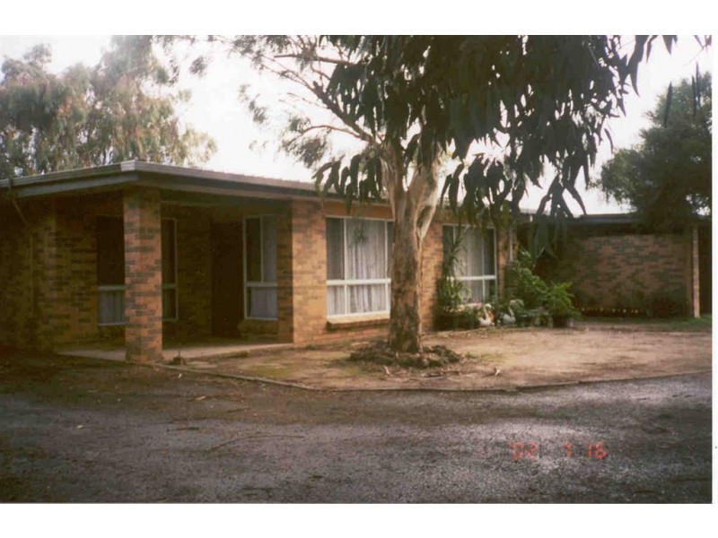 2/6 Rowan Parade, Wendouree VIC 3355