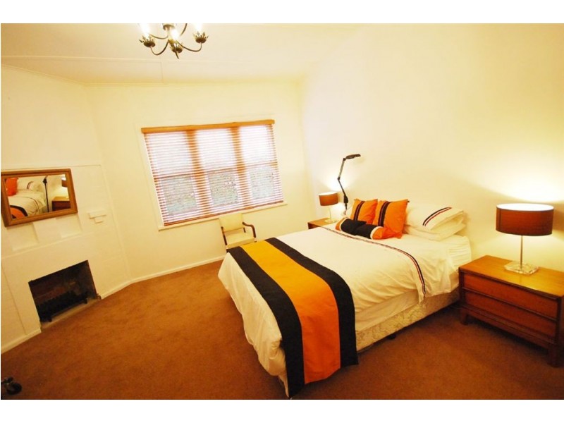 104 Lexton Street, Lake Wendouree VIC 3350