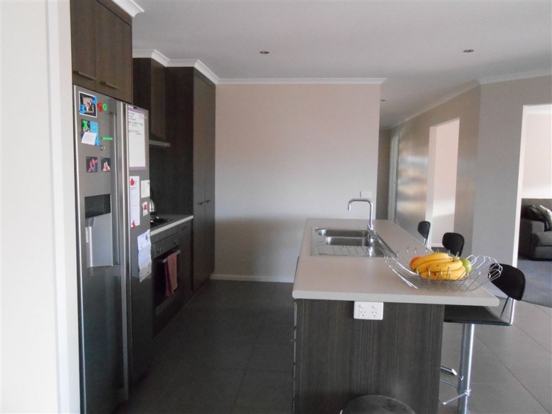 6 Duchess Drive, Delacombe VIC 3356