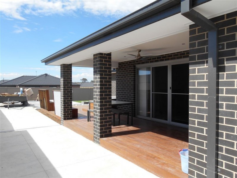 6 Duchess Drive, Delacombe VIC 3356