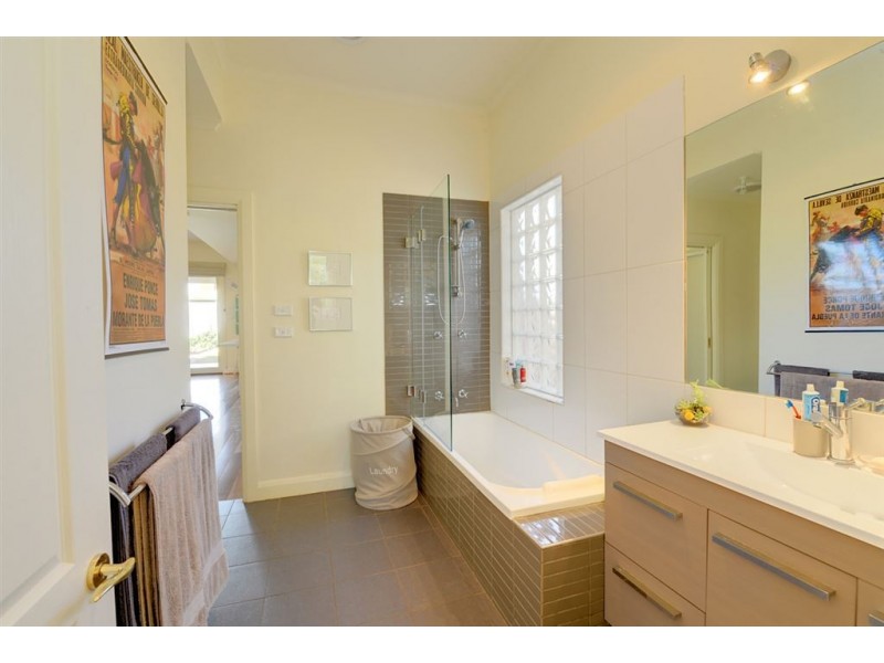 39 Nightingale Street, Newington VIC 3350