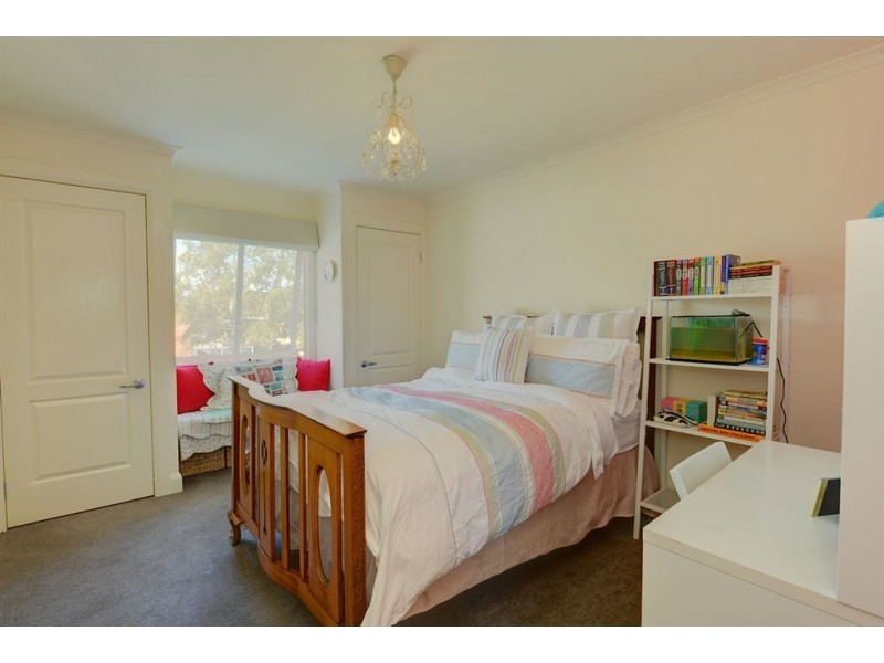 39 Nightingale Street, Newington VIC 3350