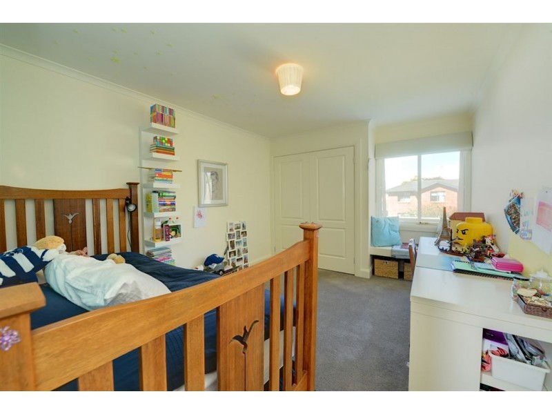 39 Nightingale Street, Newington VIC 3350