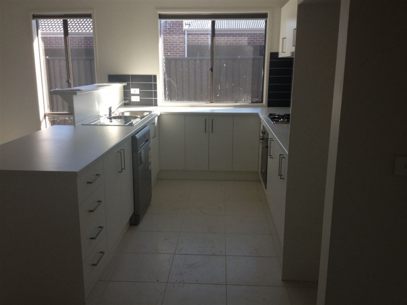 18 Cahill Close, Alfredton VIC 3350