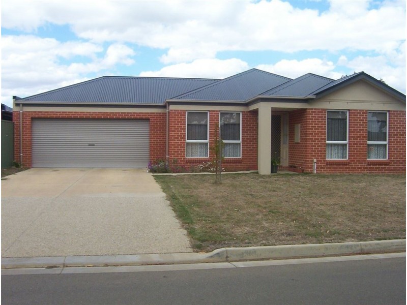 11 St Johns Wood, Lake Gardens VIC 3355