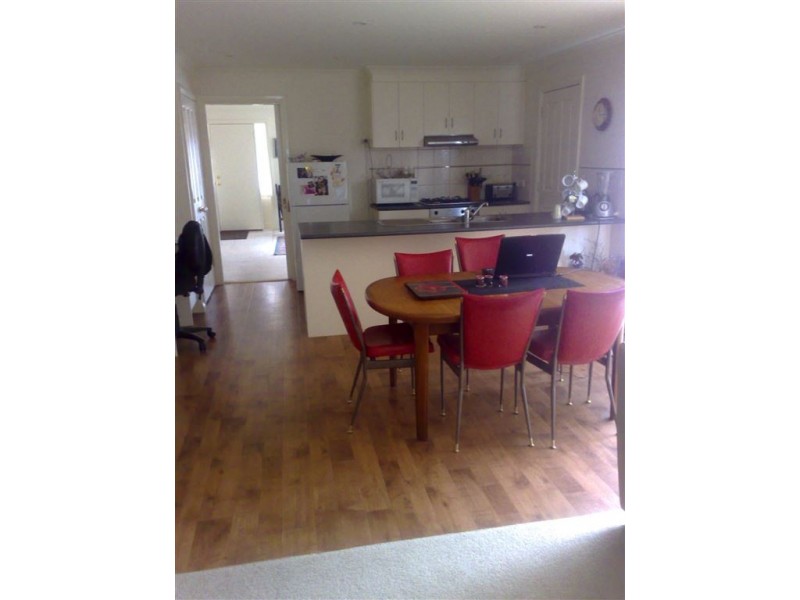 11 St Johns Wood, Lake Gardens VIC 3355