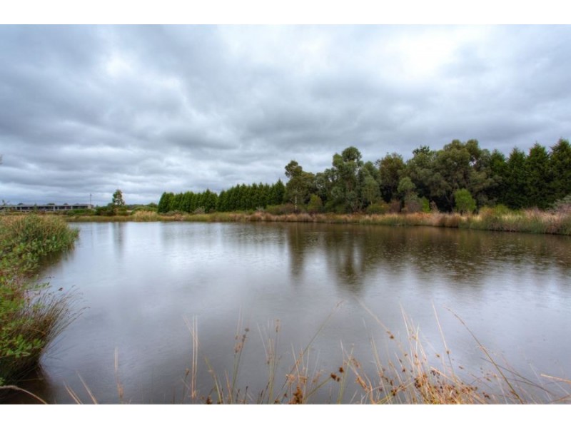 7 Carnaby Way, Canadian VIC 3350
