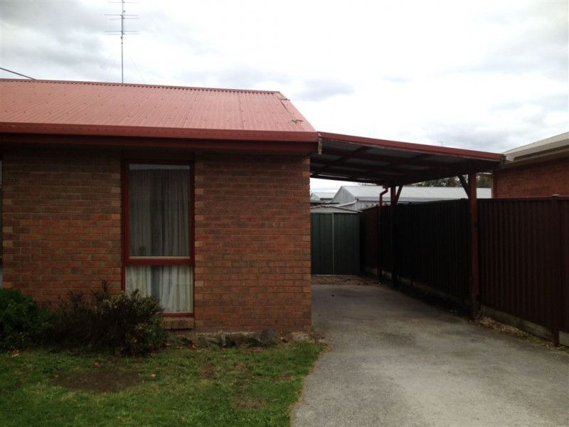 1/8 Darling Street, Sebastopol VIC 3356