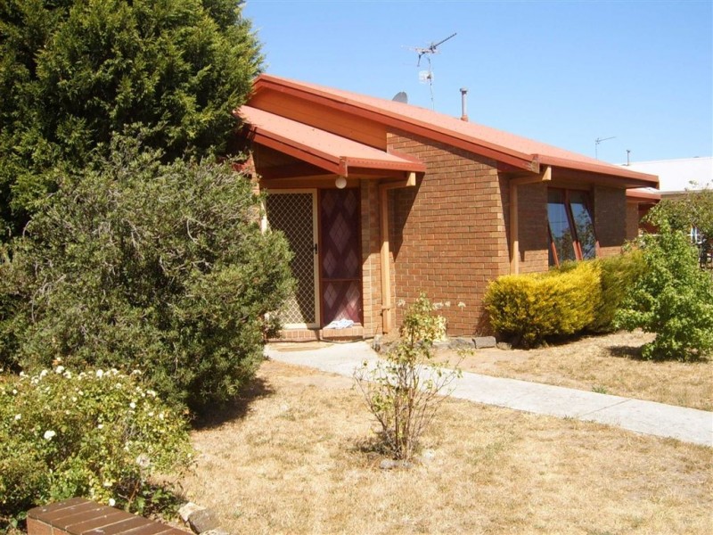 1/8 Darling Street, Sebastopol VIC 3356