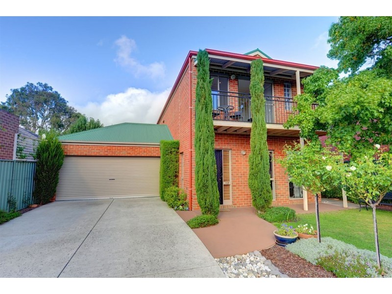 12 Garden Court, Lake Gardens VIC 3355
