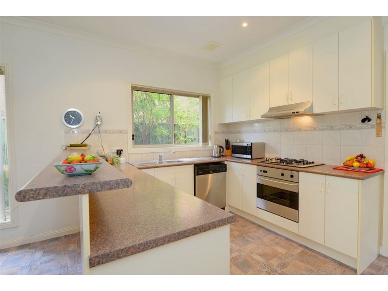 12 Garden Court, Lake Gardens VIC 3355