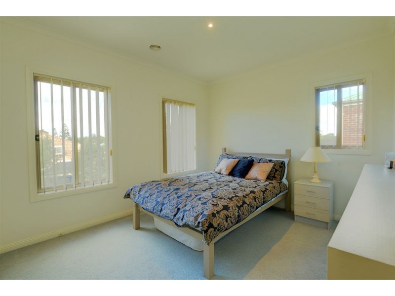 12 Garden Court, Lake Gardens VIC 3355