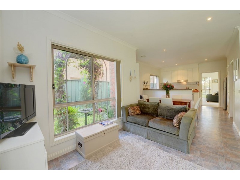 12 Garden Court, Lake Gardens VIC 3355