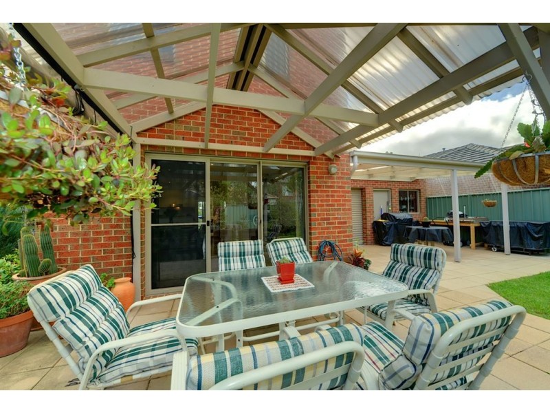 12 Garden Court, Lake Gardens VIC 3355