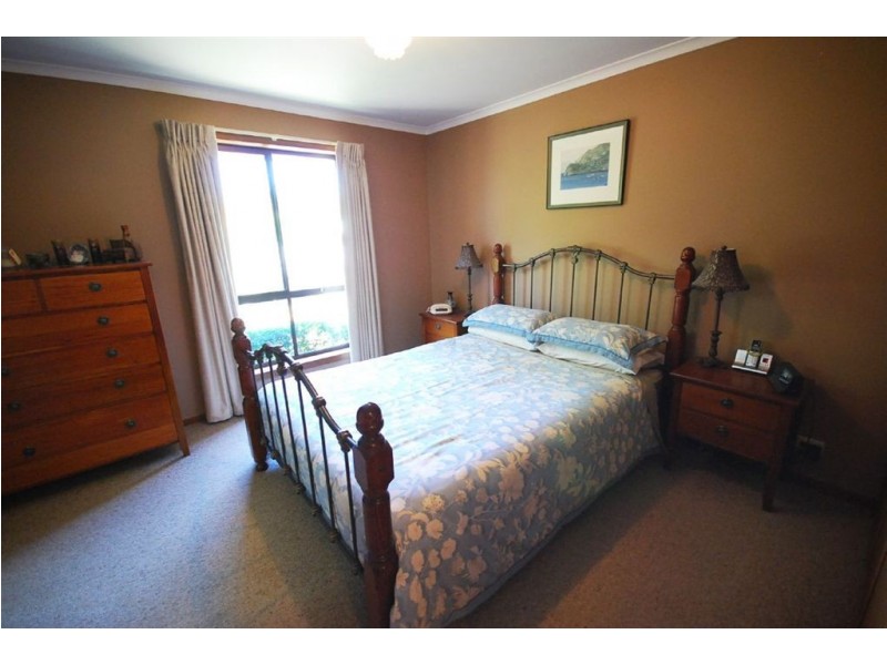 33 Jasmine Drive, Delacombe VIC 3356