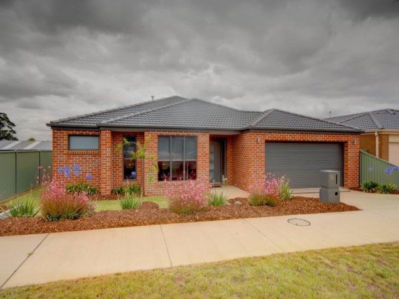 16 Waterside Close, Miners Rest VIC 3352