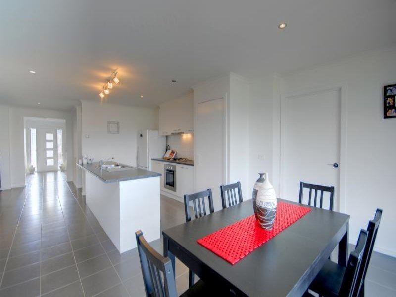 16 Waterside Close, Miners Rest VIC 3352