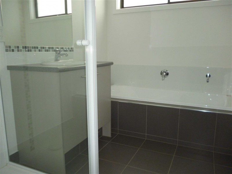 16 Waterside Close, Miners Rest VIC 3352