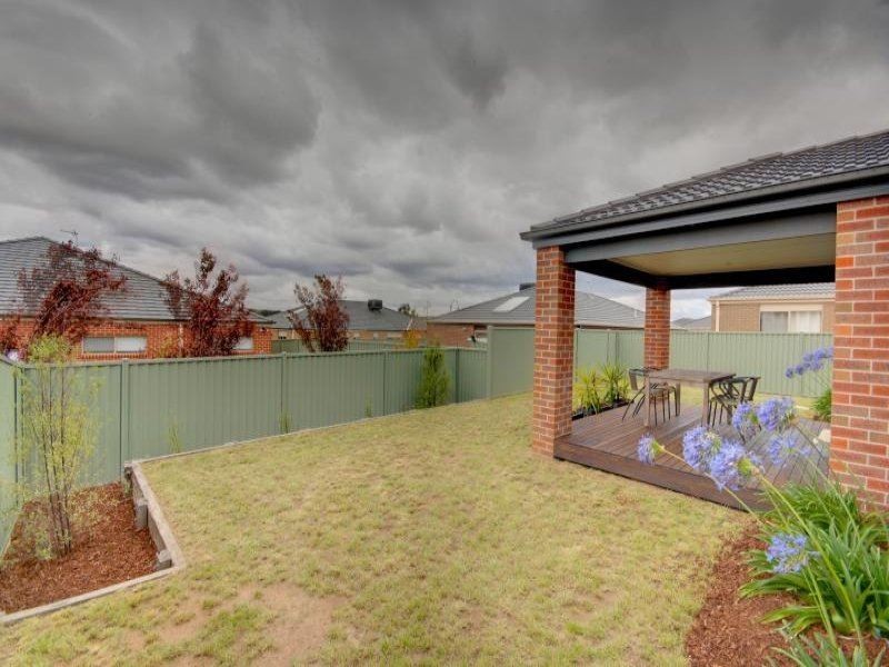 16 Waterside Close, Miners Rest VIC 3352