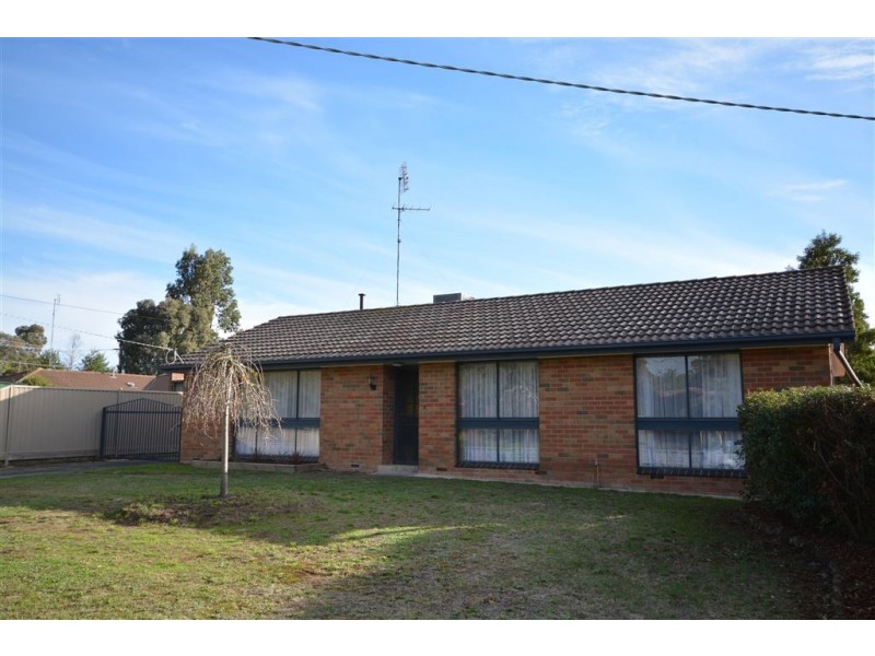 14 Semillon Grove, Mount Clear VIC 3350