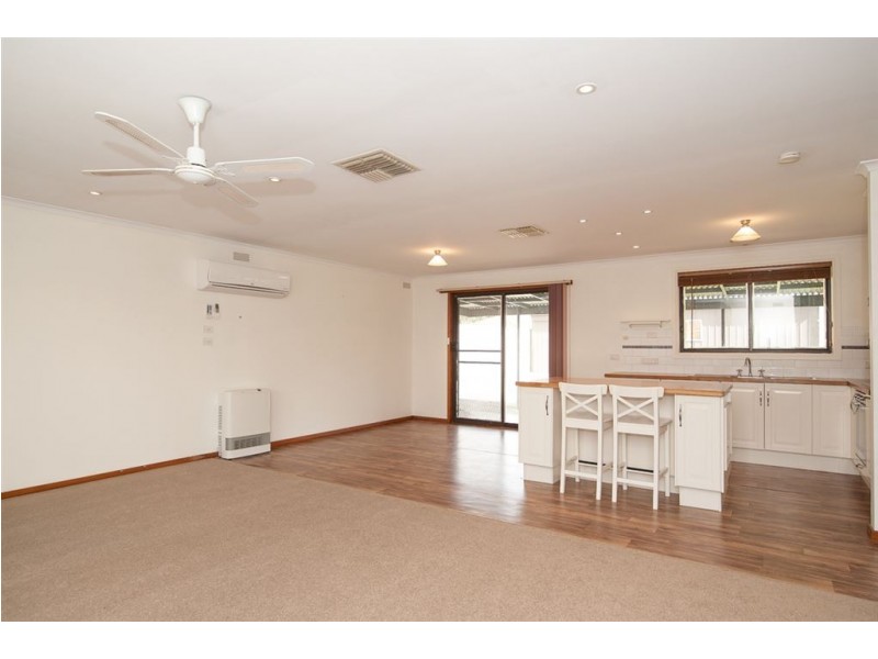 14 Semillon Grove, Mount Clear VIC 3350