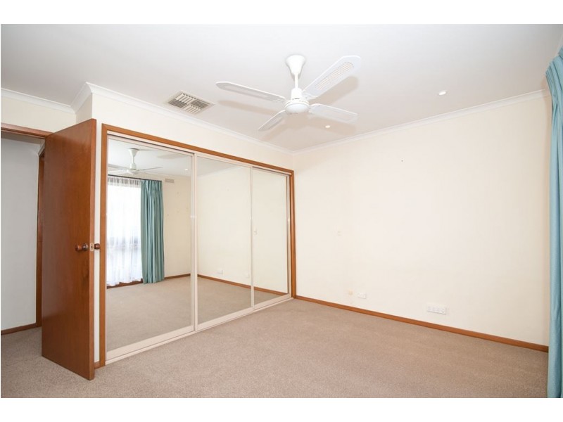 14 Semillon Grove, Mount Clear VIC 3350