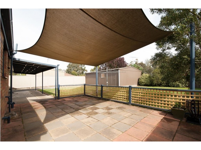 14 Semillon Grove, Mount Clear VIC 3350