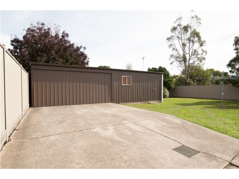 14 Semillon Grove, Mount Clear VIC 3350