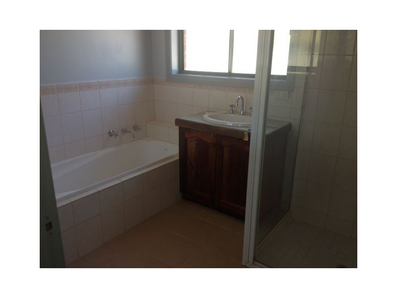 11 Castle Court, Ballarat East VIC 3350