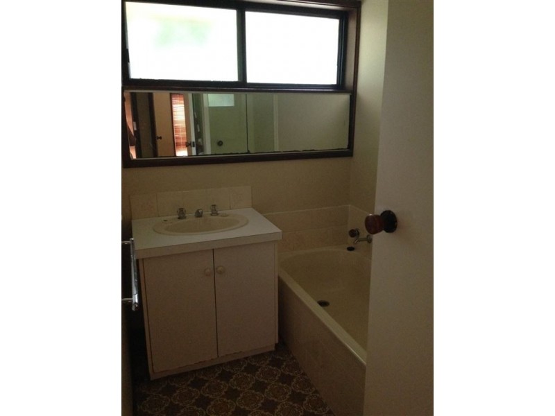 14/106 Burnbank Close, Lake Wendouree VIC 3350