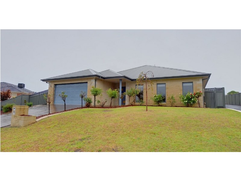 14 Powell Avenue, Cardigan Village VIC 3352